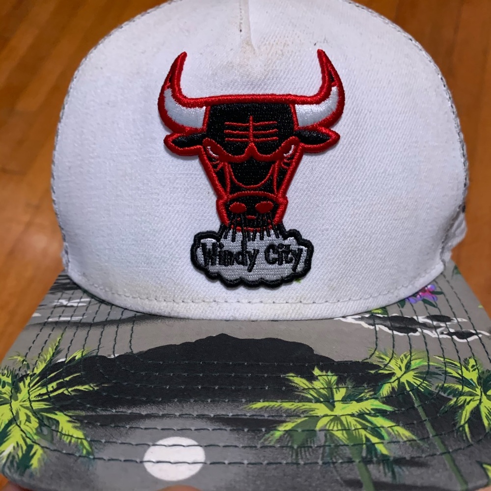 Bulls Tropical Snapback - Picture 3 of 5